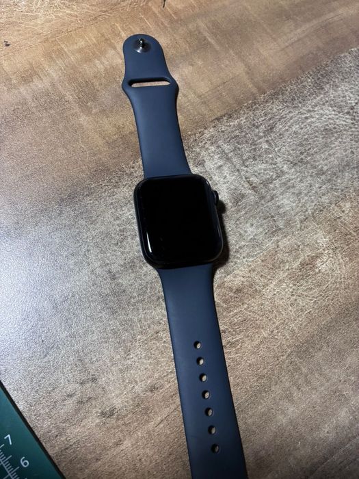 Apple Watch SE продам