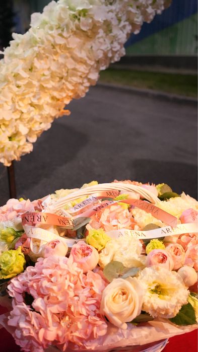 Цветы в корзине свежие