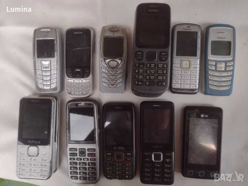 Телефони, много от тях работещи