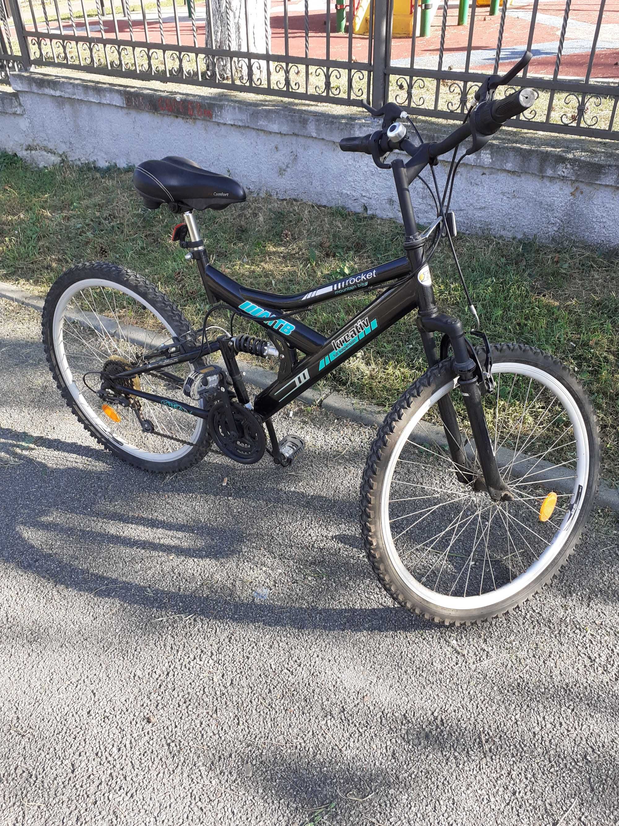 Vand bicicleta, casca si pompa