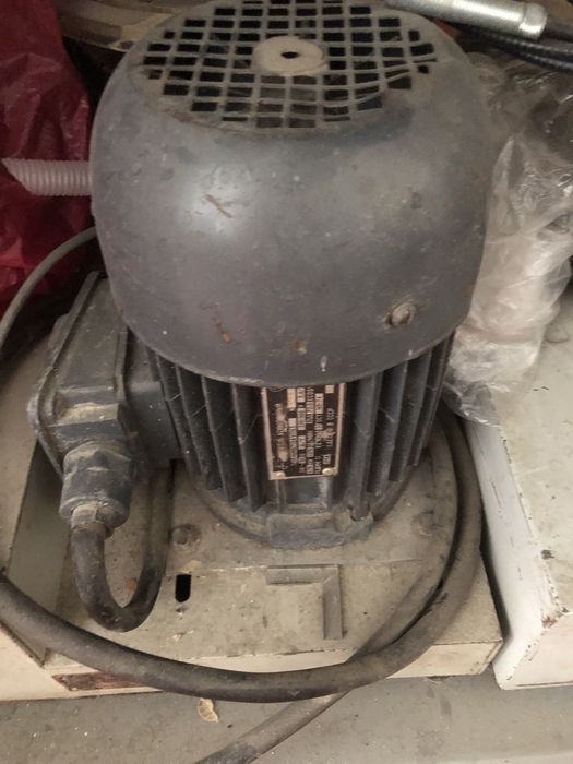 Электродвигатель асинхронный б/у