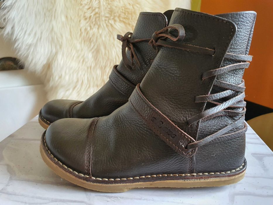 Ghete inalte din piele marimea 36