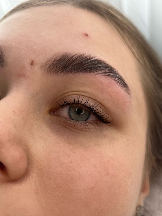 Laminarea genelor si sprancenelor