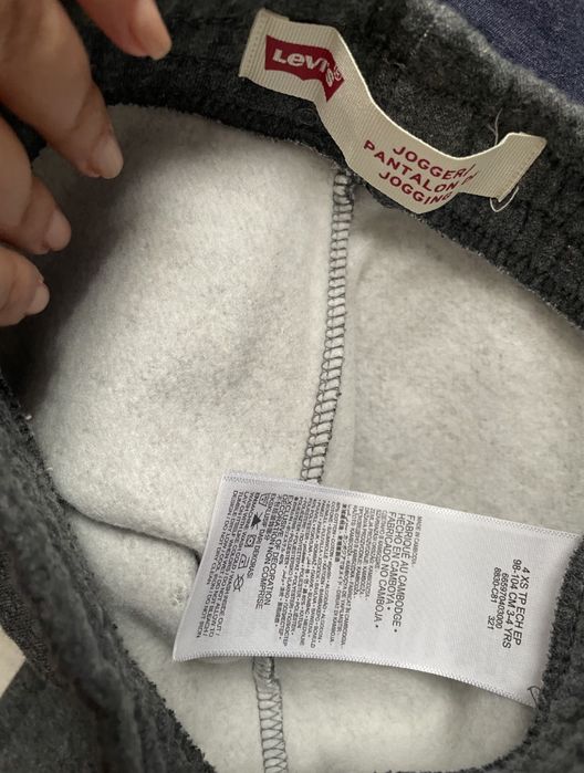 Tricou + pantaloni Levi’s 4 ani