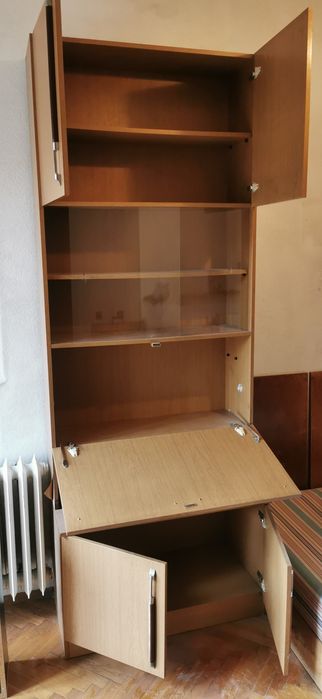 ПОДАРЯВАМ Секция с гардероби