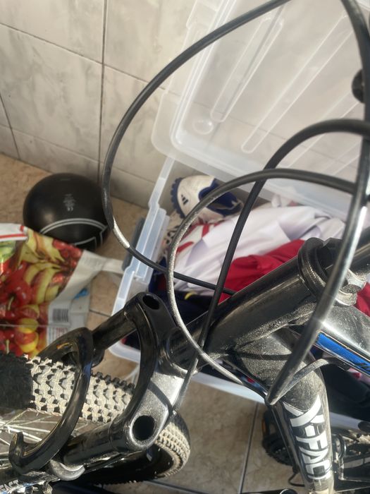 Vand bicla nu are nimic doar roțile desunflate dar pană nu sau ceva