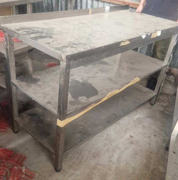 Професионална кухнеска маса от неръждаема стомана