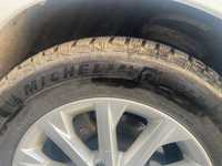 Продам комплект зимних шин 215/60 R16 MICHELIN