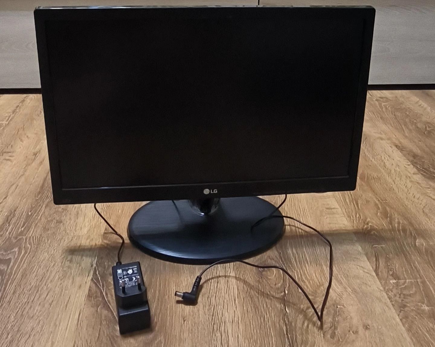 Монитор LG 19" 19M38A