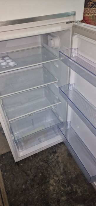 Холодильник Веко в отличном состояние.