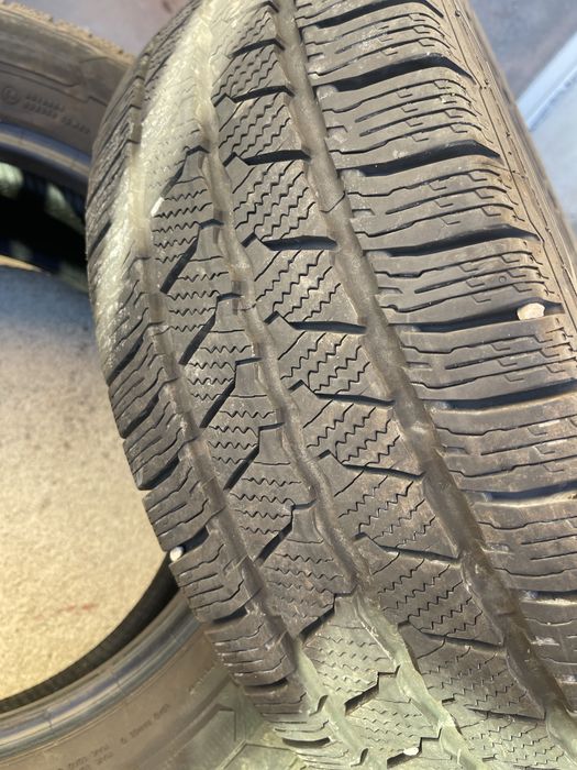 Гуми Continental 235 65 16c зимни