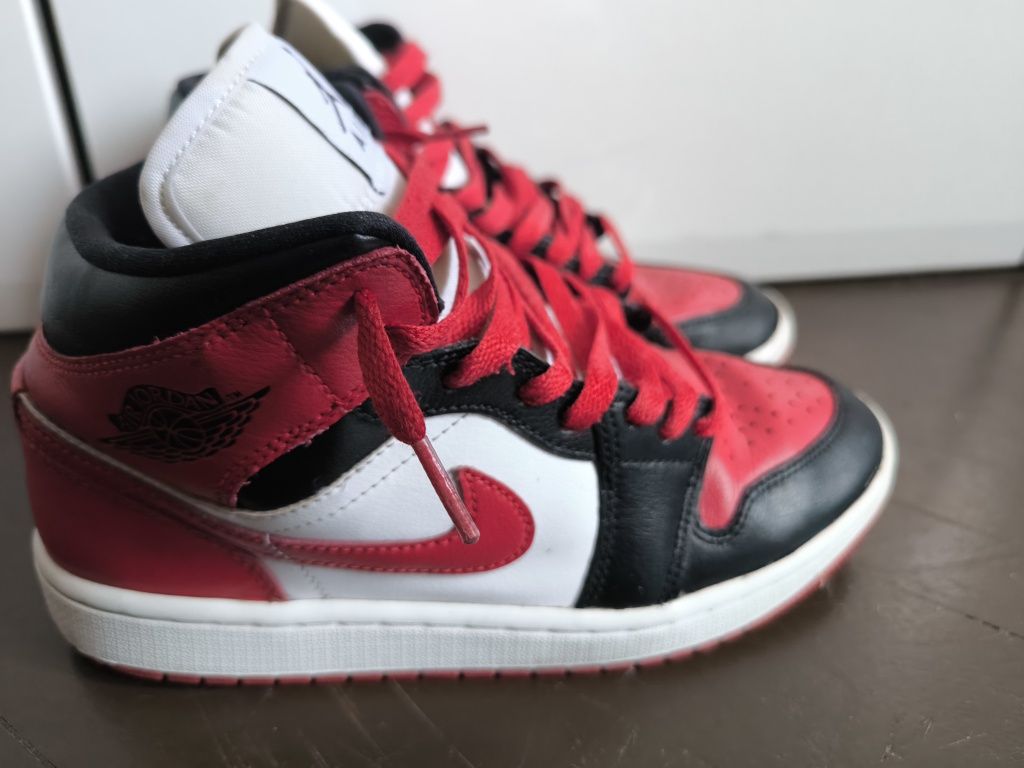 Air Jordan 1 mid кецове размер 39