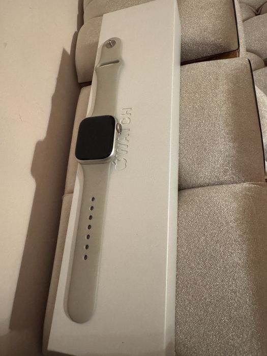Нов Apple Watch 8 Starlight Cellular