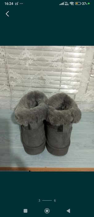 Ghete noi cu blană, mărimea 41, marca C &A