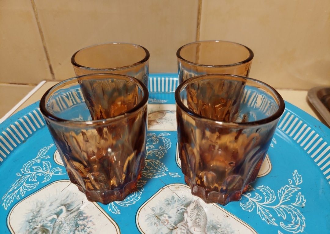 Продавам порцеланови съдове