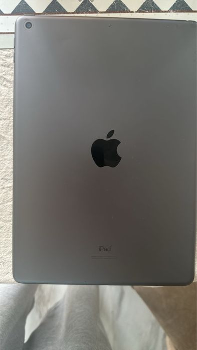 Apple Ipad 8-го поколение б/у 128гб в зорошем состоянме без поврежденй
