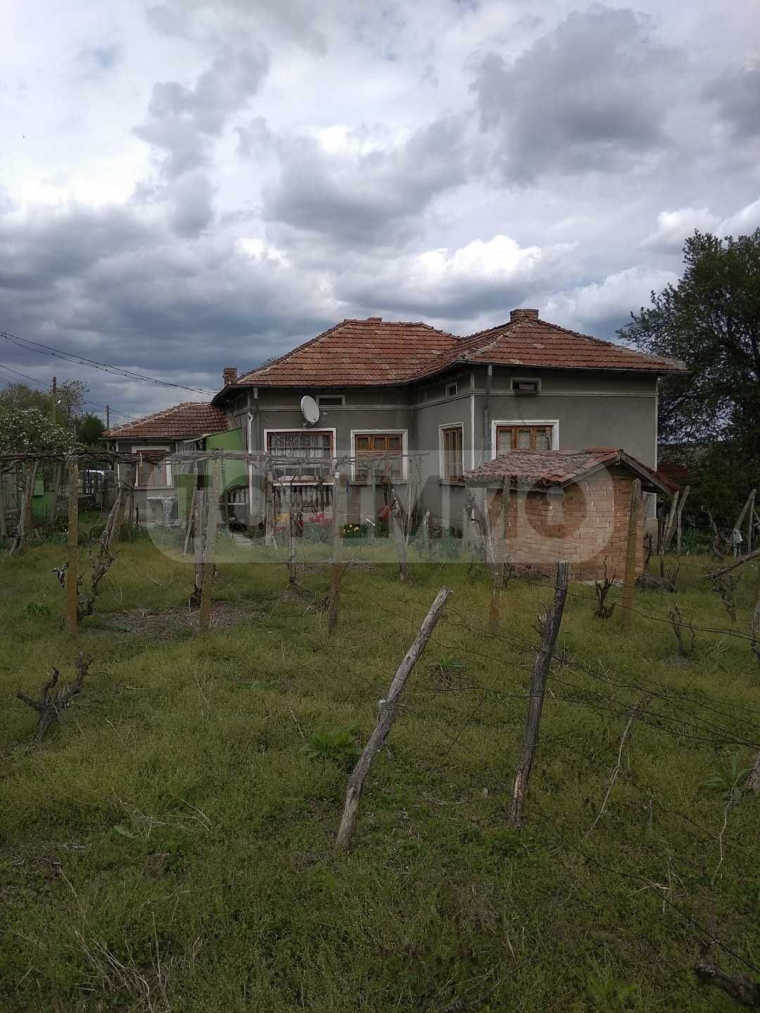 Едноетажна къща в село в област Добрич