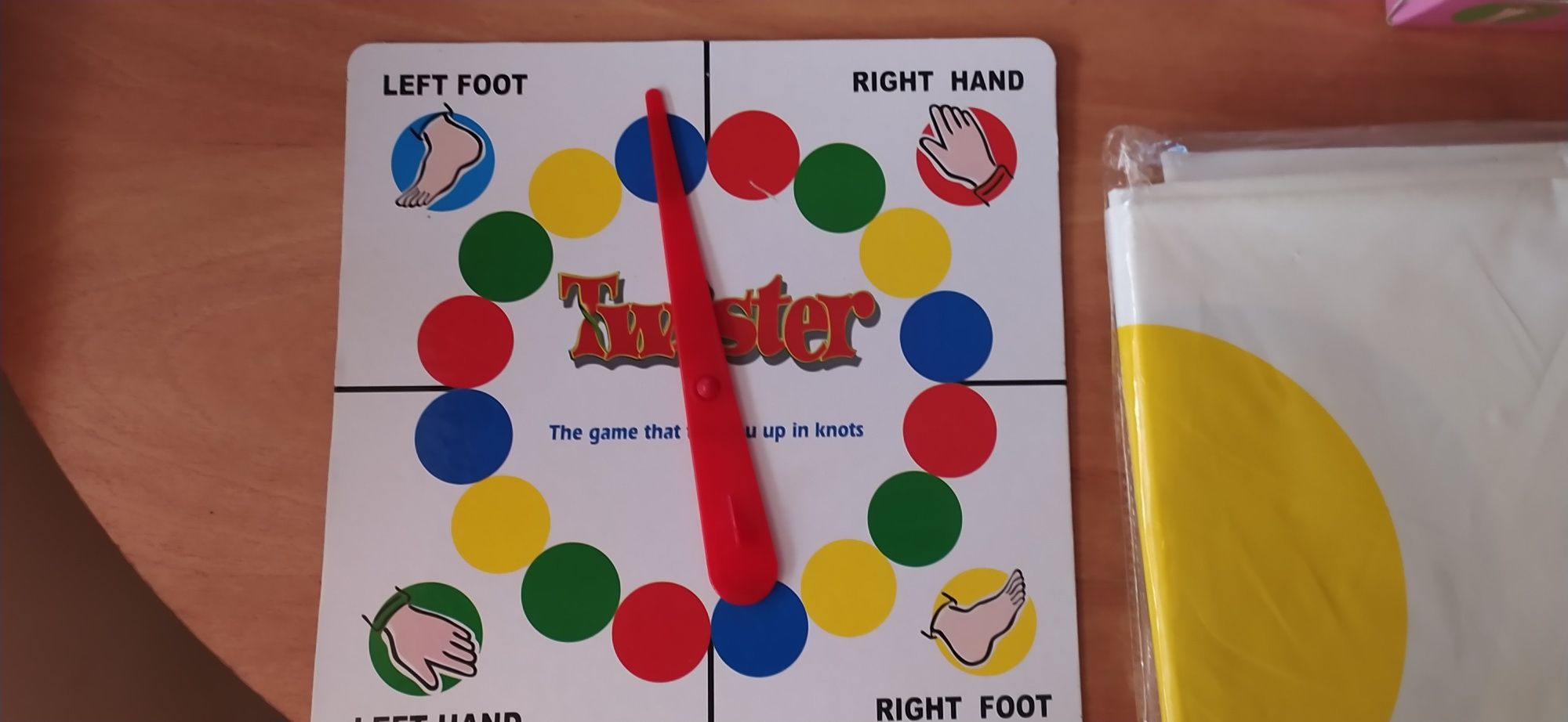 Игра TWISTER за принцеси