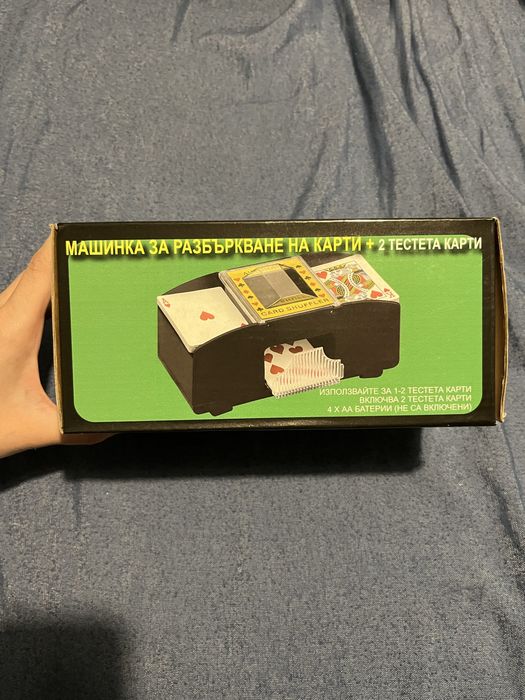 Машинка за разбъркване на карти + 2 тестета карти