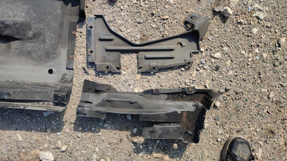 Кори под купето Audi Q3 8U Ауди КЮ 3 лява и дясна страна и по отделно