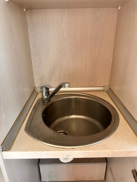 Шкаф / гардероб с вградена мивка