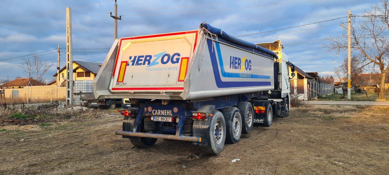 Vand ansamblu basculabil DAF XF 410 + semiremorca Carnehl