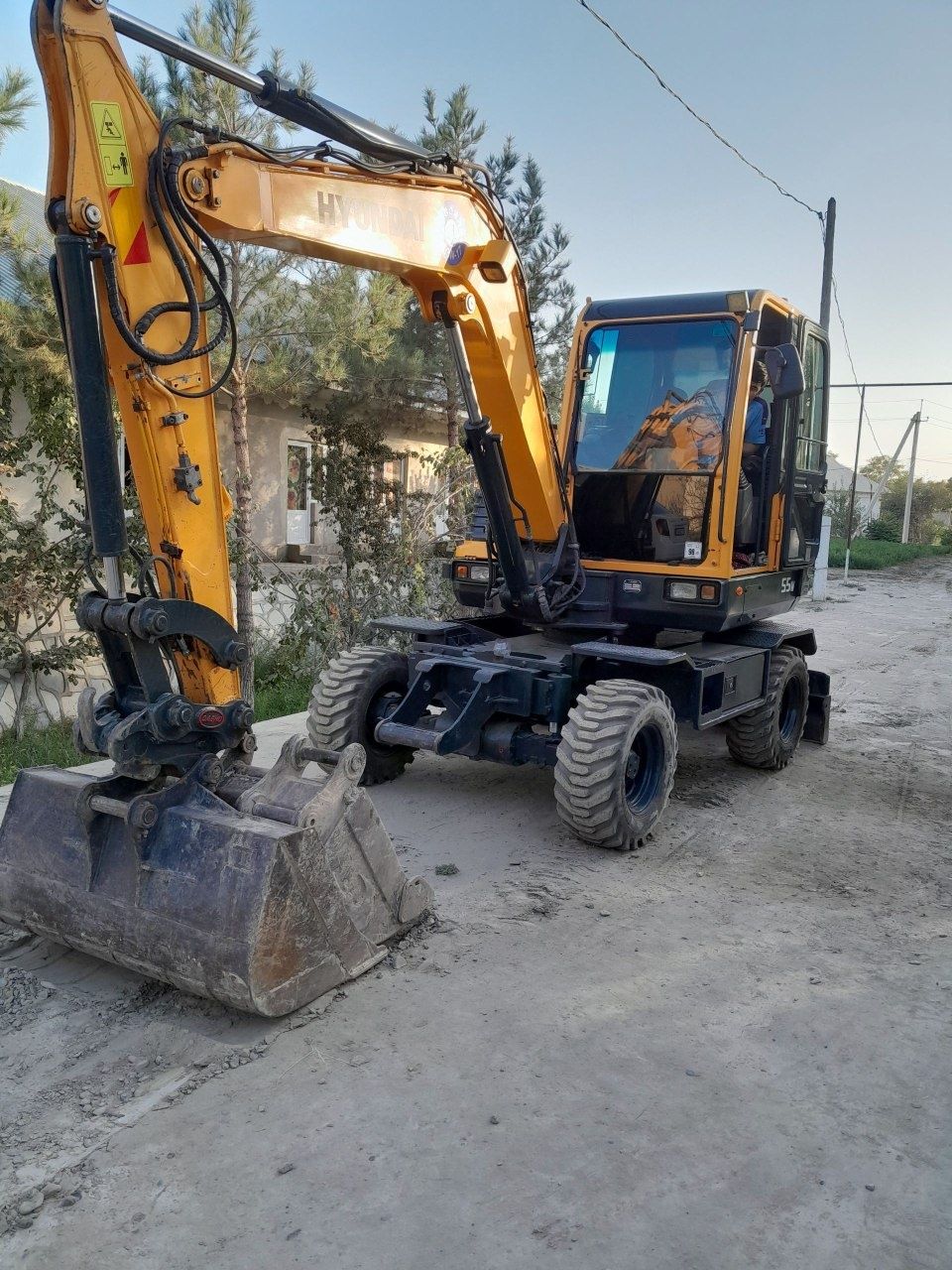 Ekskavator HYUNDAI 55I Sotiladi