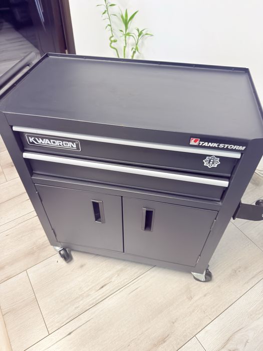 Statie tatuat mobila