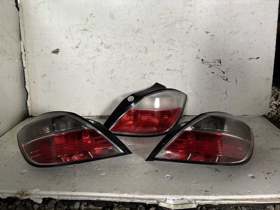 Tripla stanga dreapta caroserie Opel Astra H hatchback 13222325AL