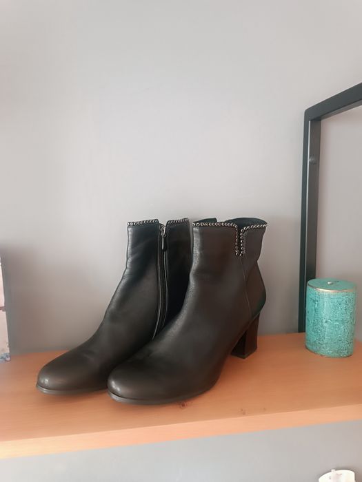 Черни боти естествена кожа на марката Diverse