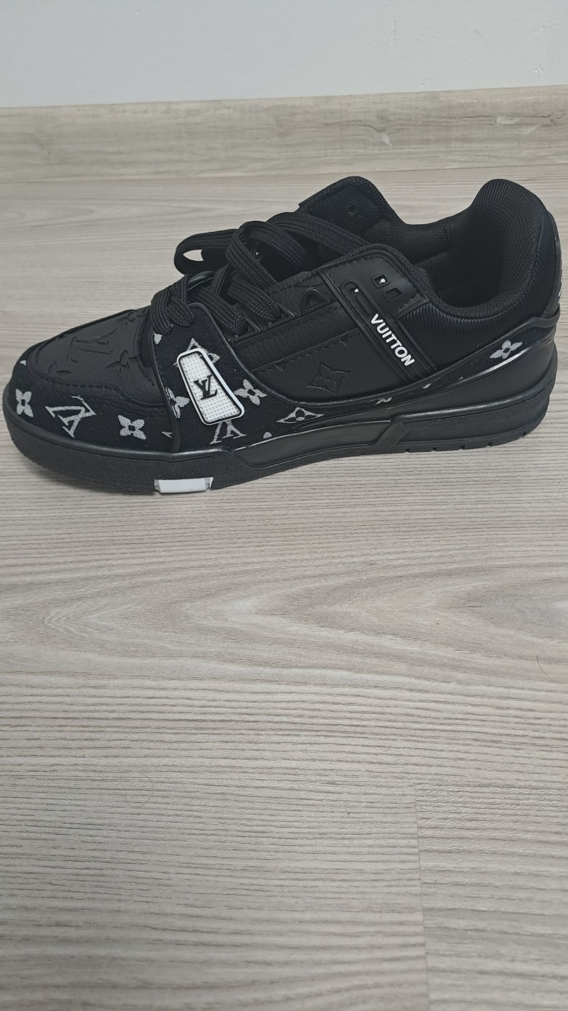 Adidasi Louis Vuitton Calitate Superioara  Model Nou
