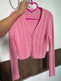 плетена розова жилетка