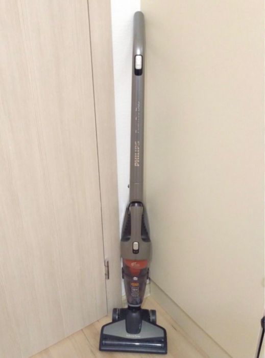 Беспроводной вертикальный пылесос Philips