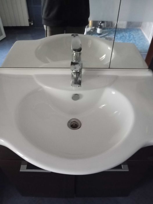 Vand mobila baie cu chiuveta si oglinda inclusa,made in Italia