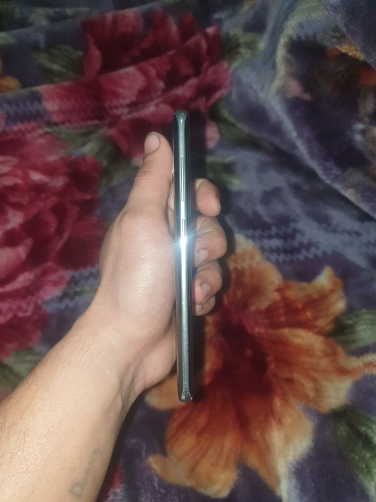 Sotiladi s8 4/64