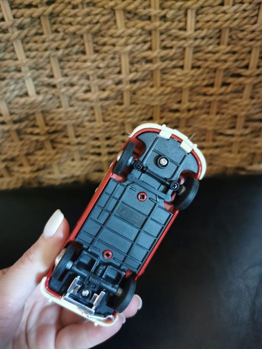 Количка hongwell cararama VOLKSWAGEN Автo.тип1-1963 Червен/бежов 1:43