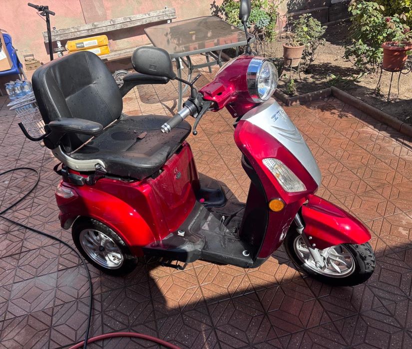 Scuter electric în stare foarte bună. Nu necesita permis .