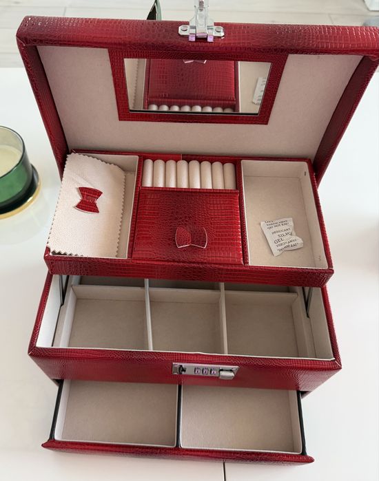 Cutie de bijuterii - organizator