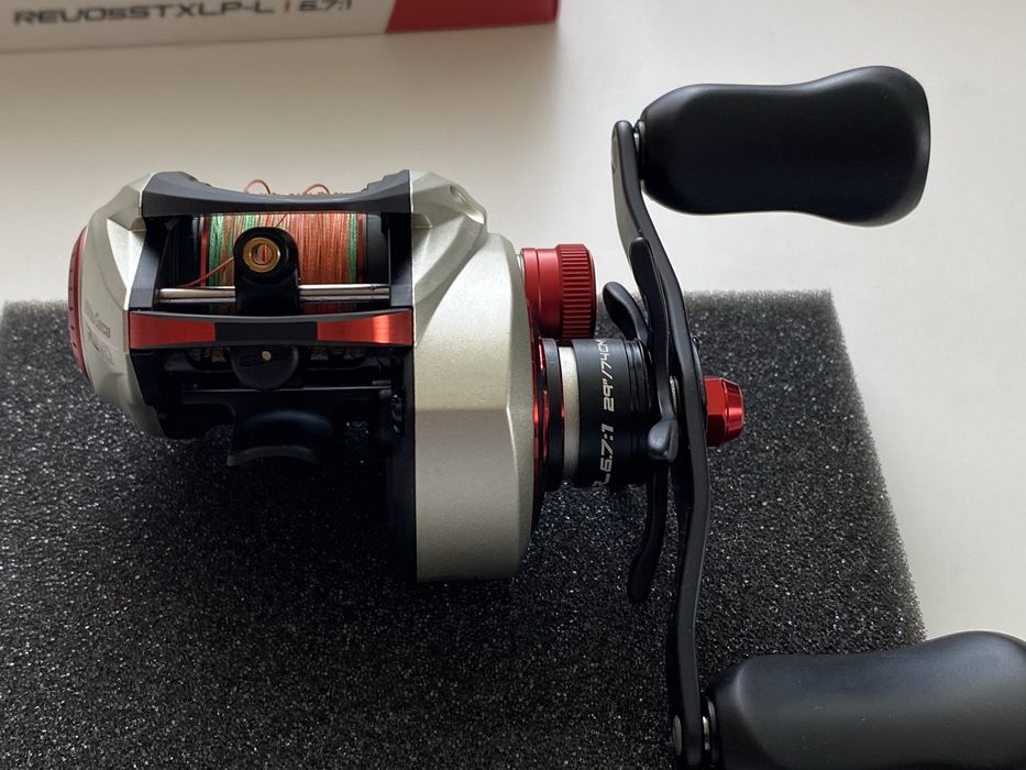 Бейткастинг макара Abu Garcia Revo 5 STX LP-L