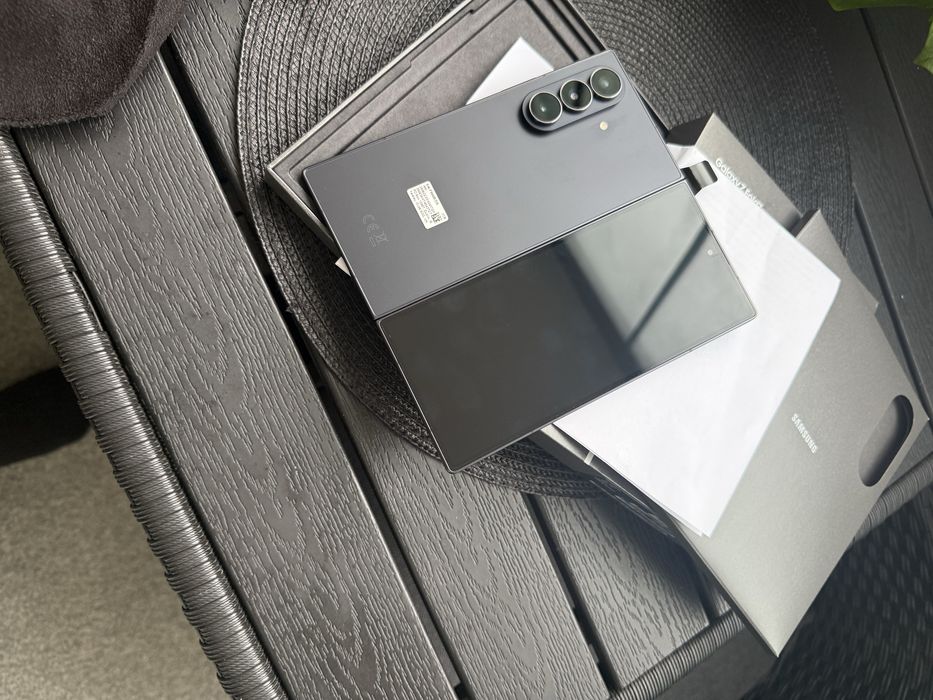 Samsung Fold 7  jetblack 16 GB 1TB