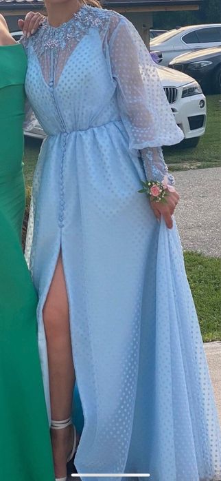 Vand rochie deosebita purtata o singura data