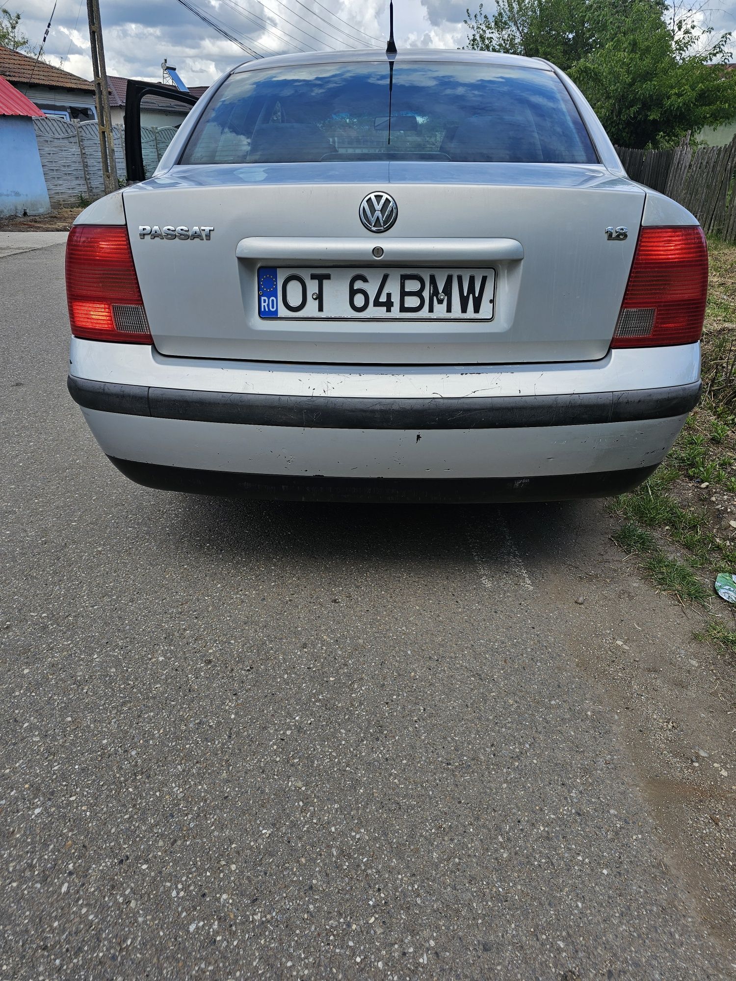 Vând Volkswagen Passat B5