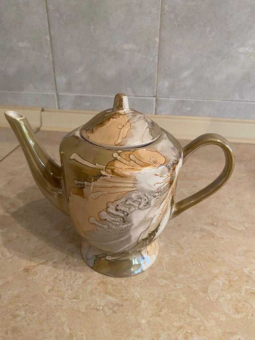 Сет с чаени чаши, чайник, каничка, захарница