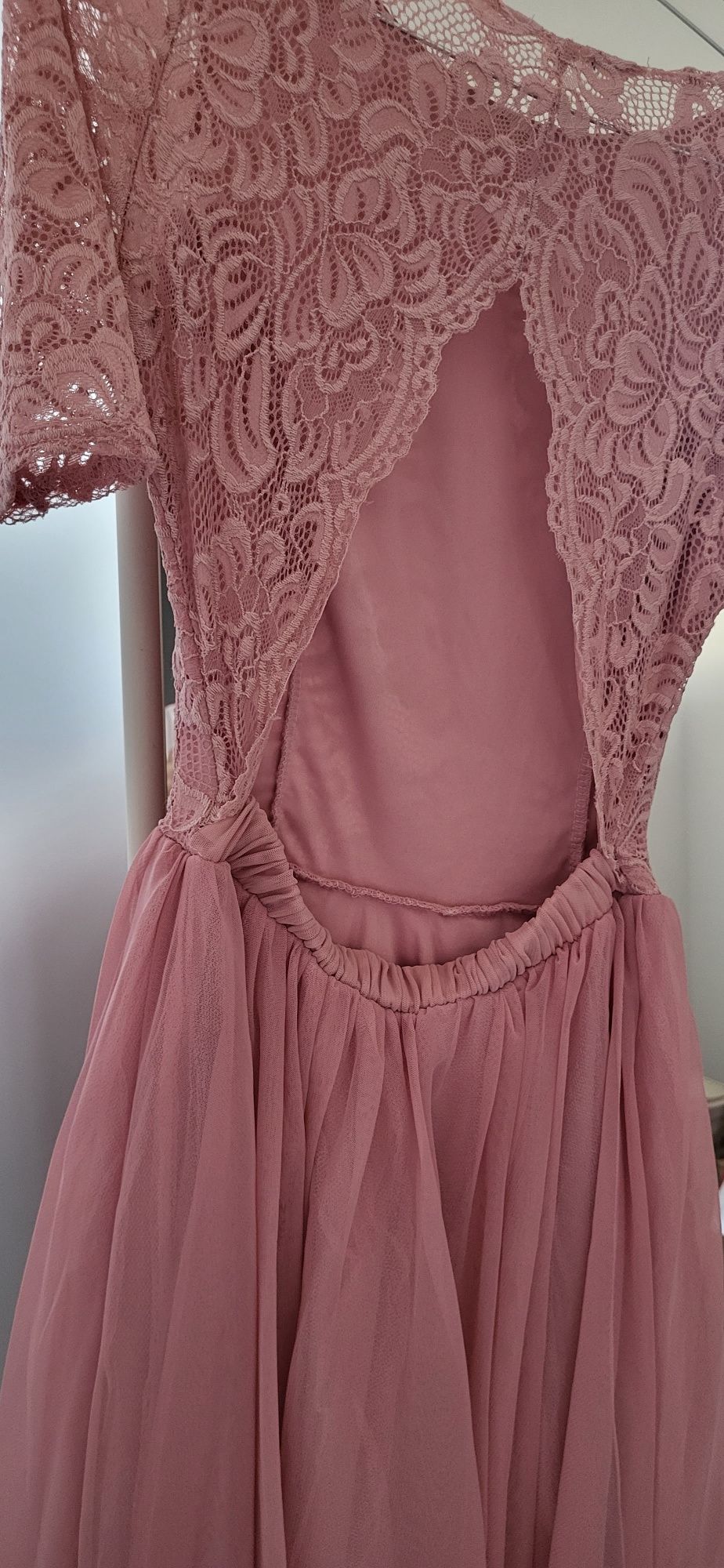 Rochie de culoare roz pudrat
