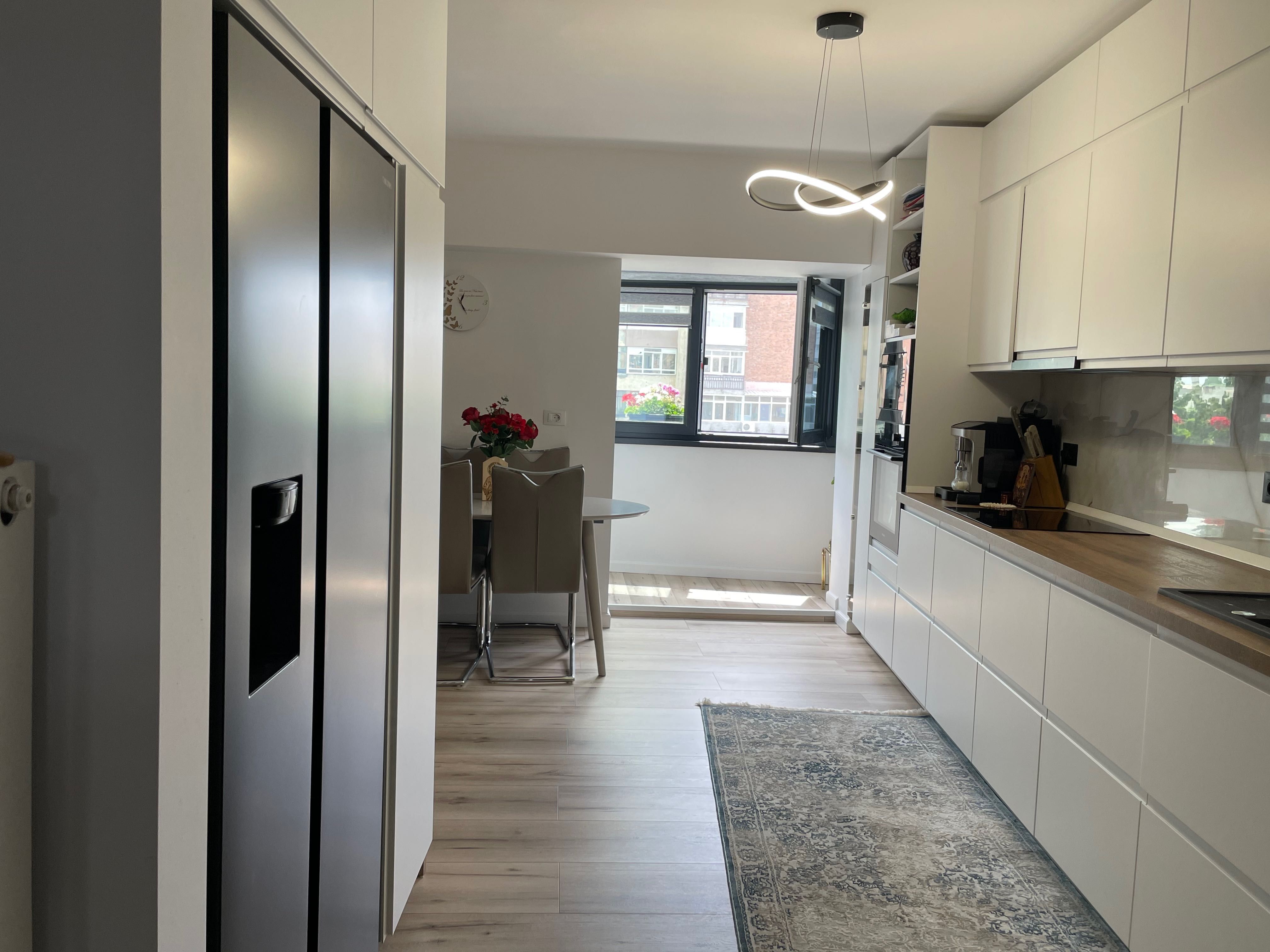 Vand ap 4 camere lux in Buzau,centru