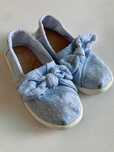 Мокасины для девочки от бренда Toms