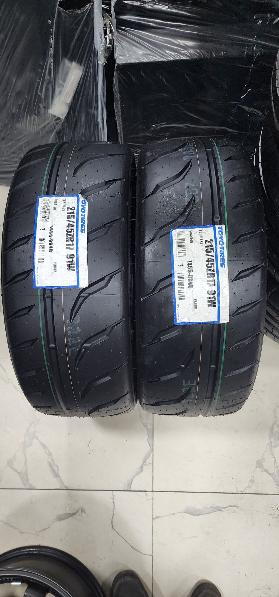 Toyo.   R888R.   215/45R17