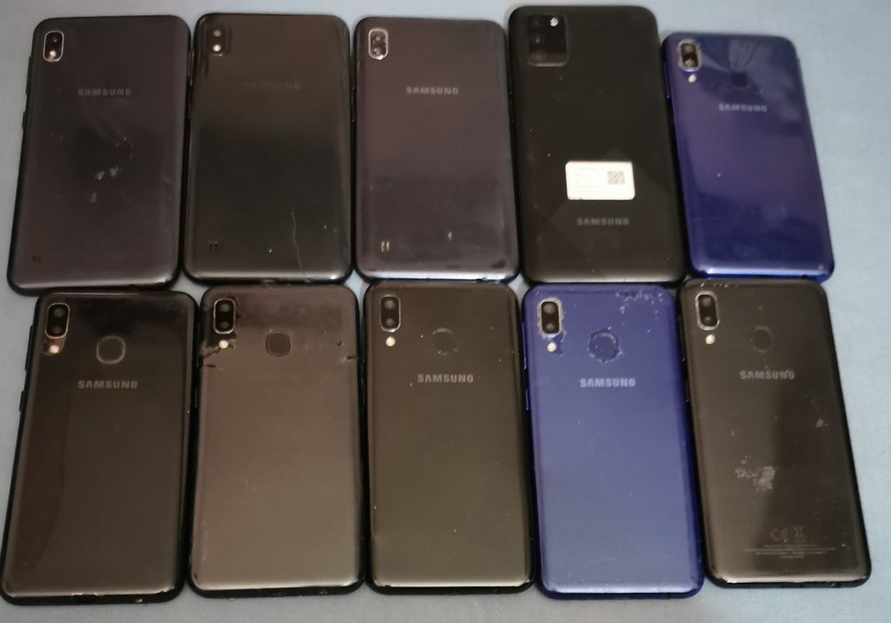 Vând telefoane pentru piese