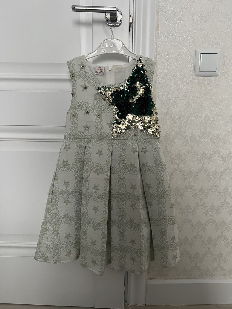 Платье на девочку 6-7 лет- 5.000