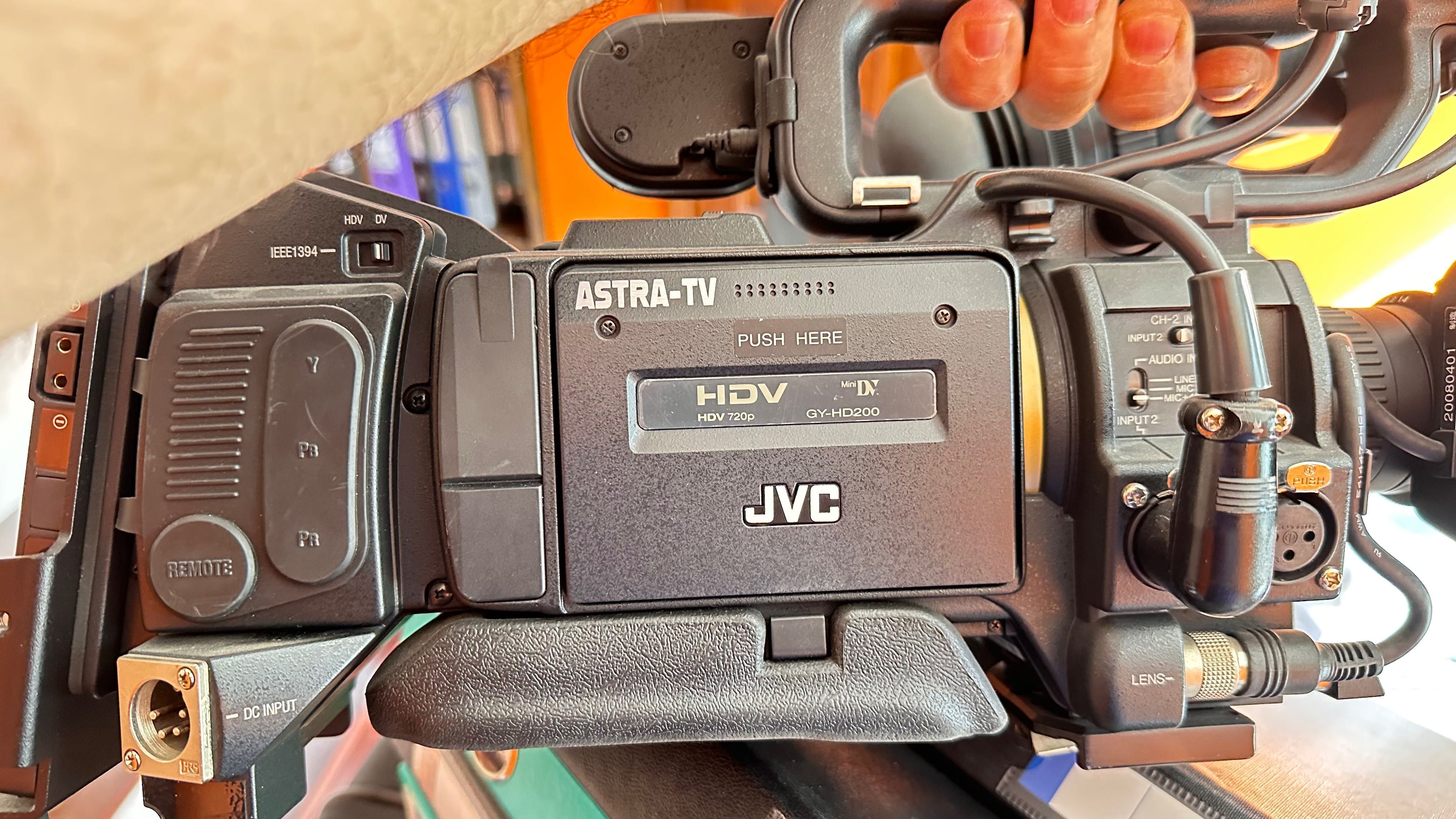 Mini DV камера JVC